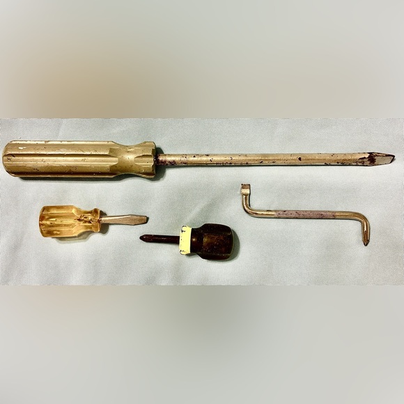 4-Pc. VINTAGE HAND-TOOL COLLECTION… - Picture 9 of 11